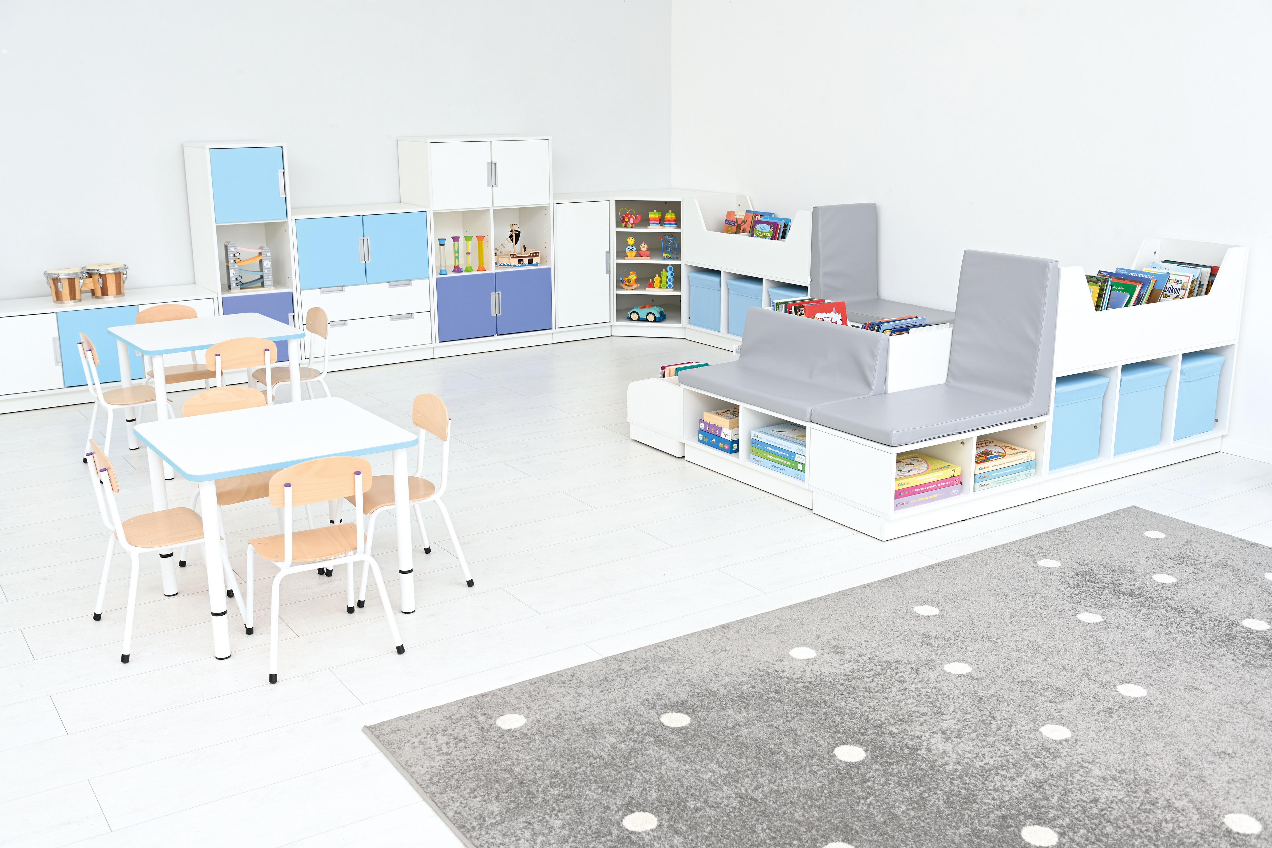 Quadro-Leseecke mit Bücherbank im Gruppenraum. - Produkt wird im Kindergarten oder Schule genutzt.