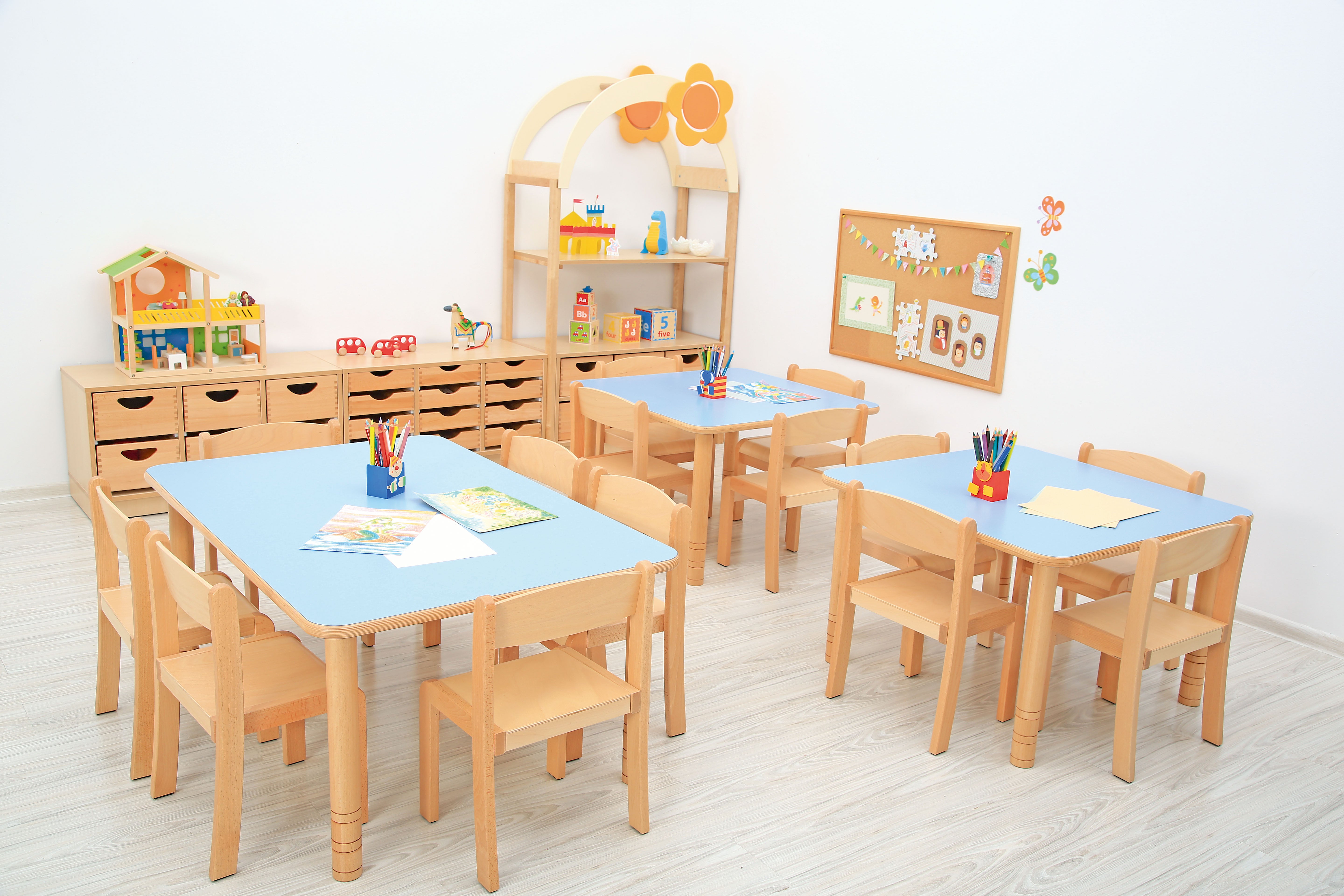 Tisch für Kindergarten und Krippe im Gruppenraum