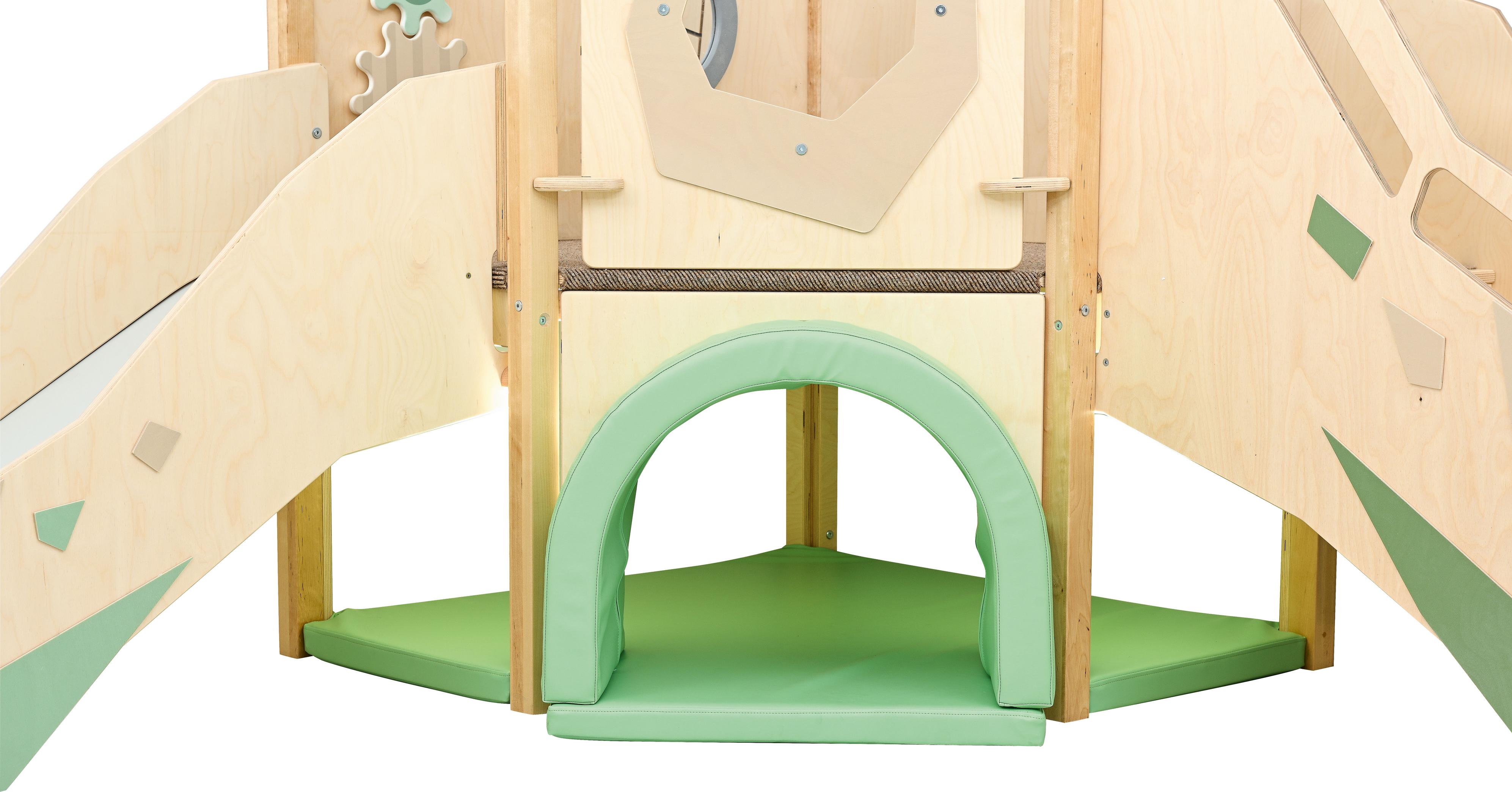 Sensorische Spielecke auf Hochebene mit Tunnel.