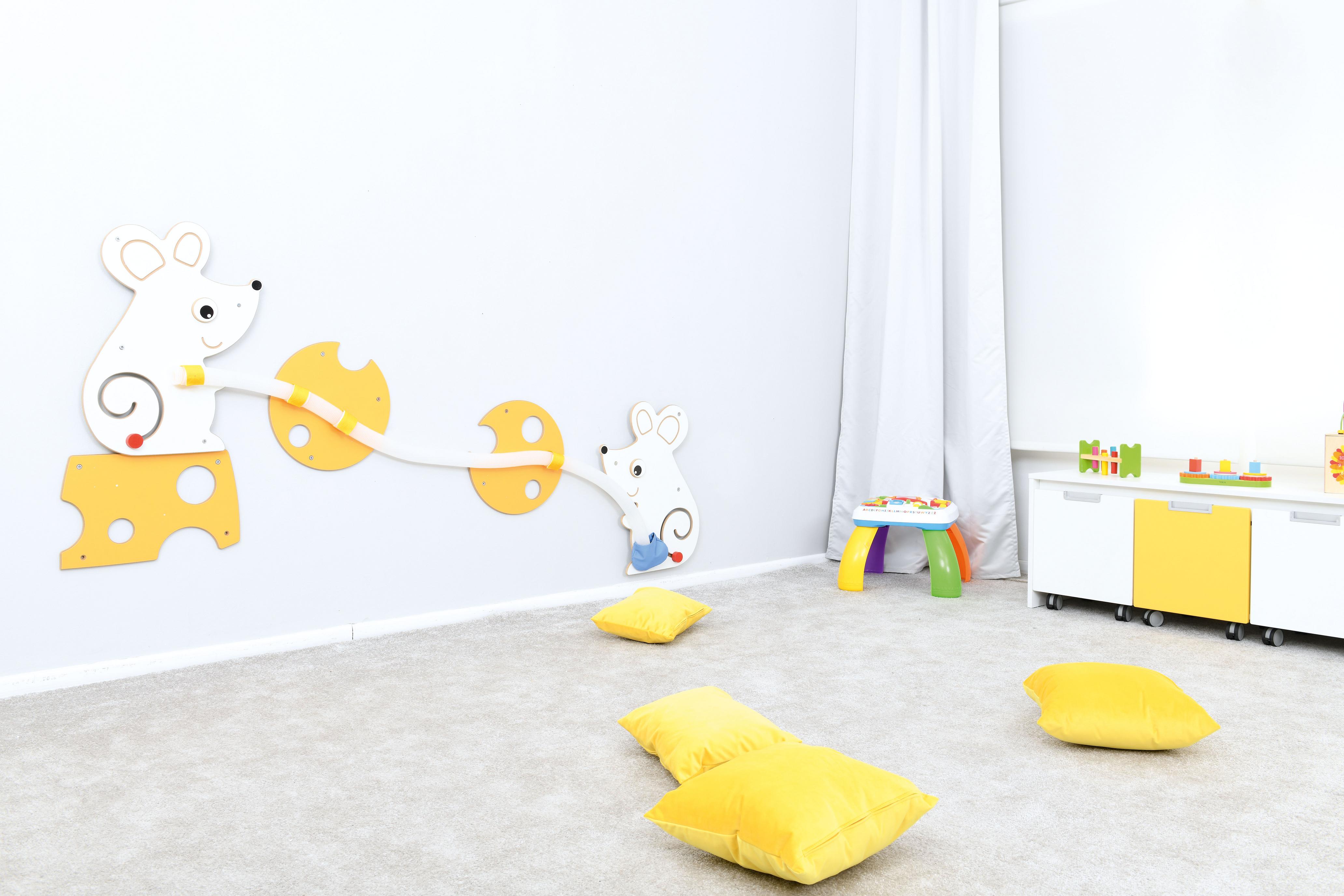 Gelbe Kissen für Sitzlandschaft im Kinderzimmer.