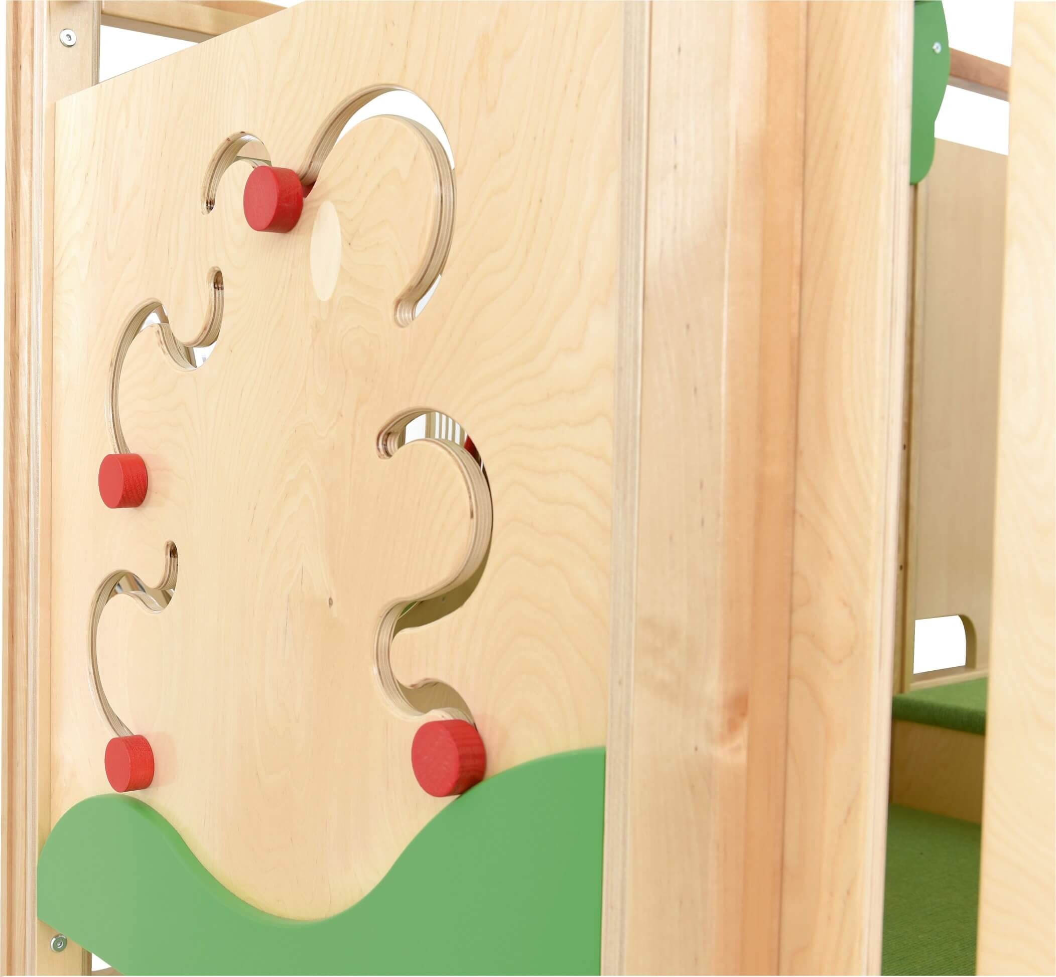 Kindergarten Spielpodest Vogelnest Detailansicht Spielwand für Motorik