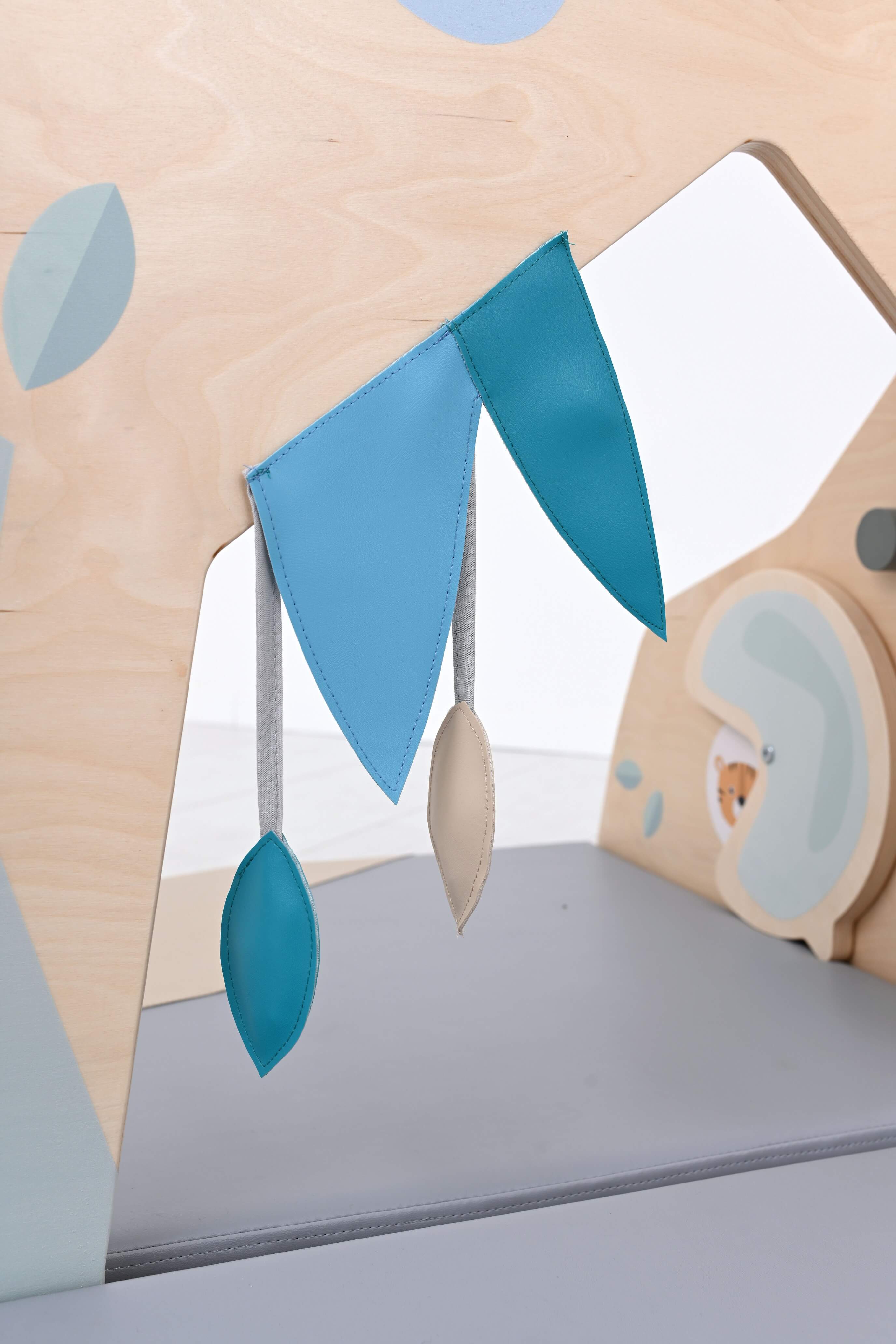 Kleinkindspielecke Bergwiese für Krippen und Kindergarten Detailansicht Sensorikspielzeug