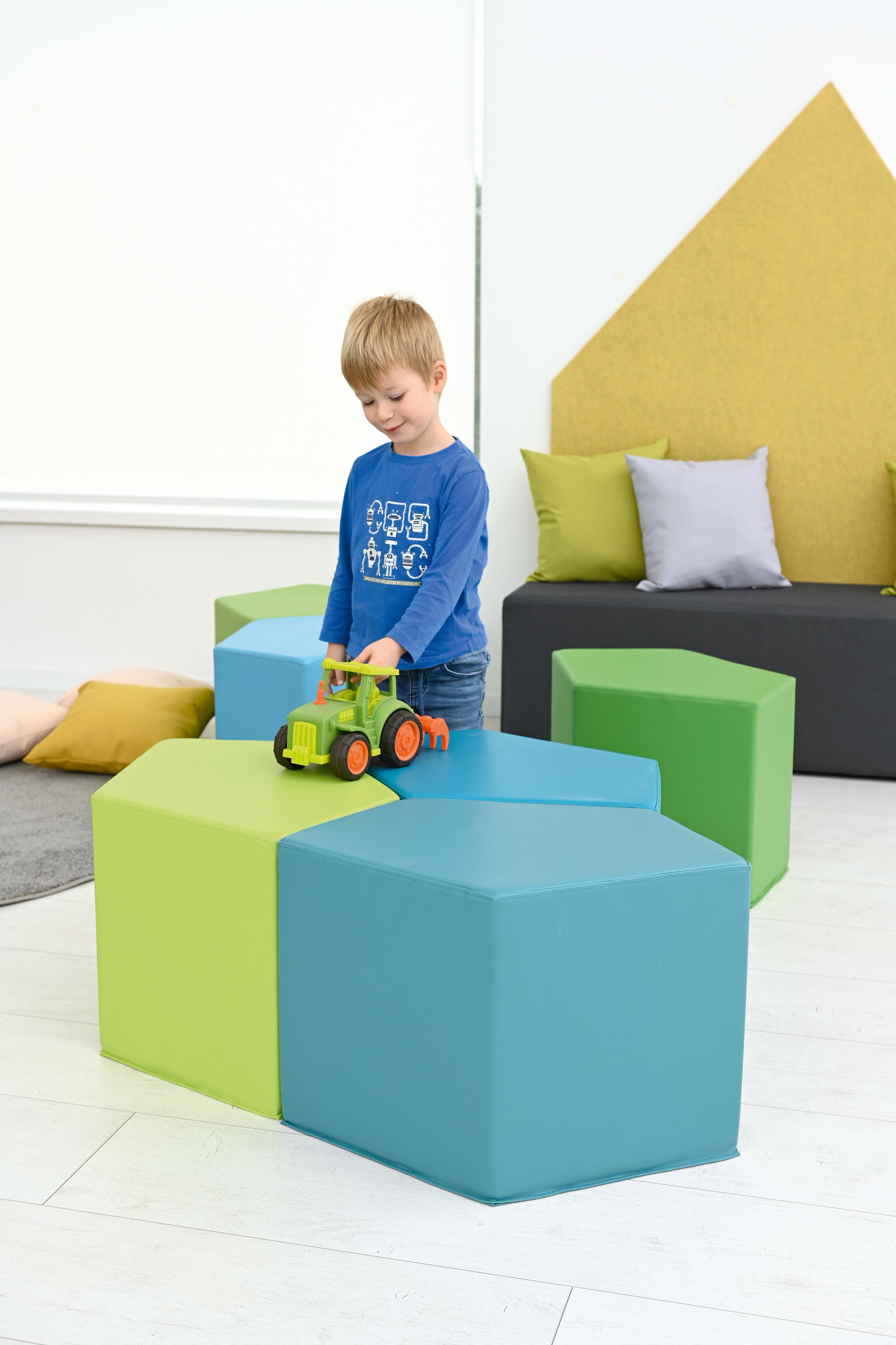 Schaumstoff-Sitzgruppe Loris 1, Sitzhöhe 38cm, Kind spielt