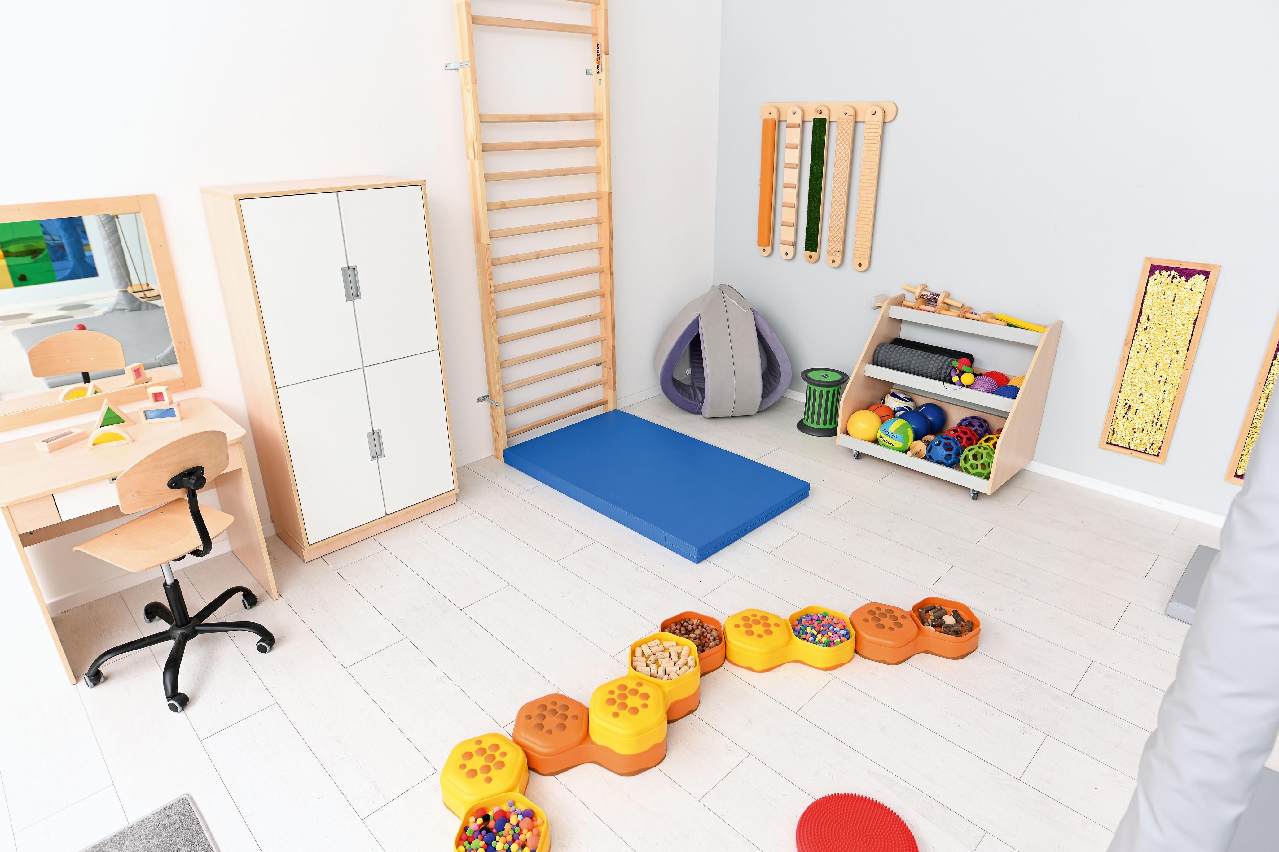 Sprossenwand - einfach - 256 cm im Gruppenraum installiert.