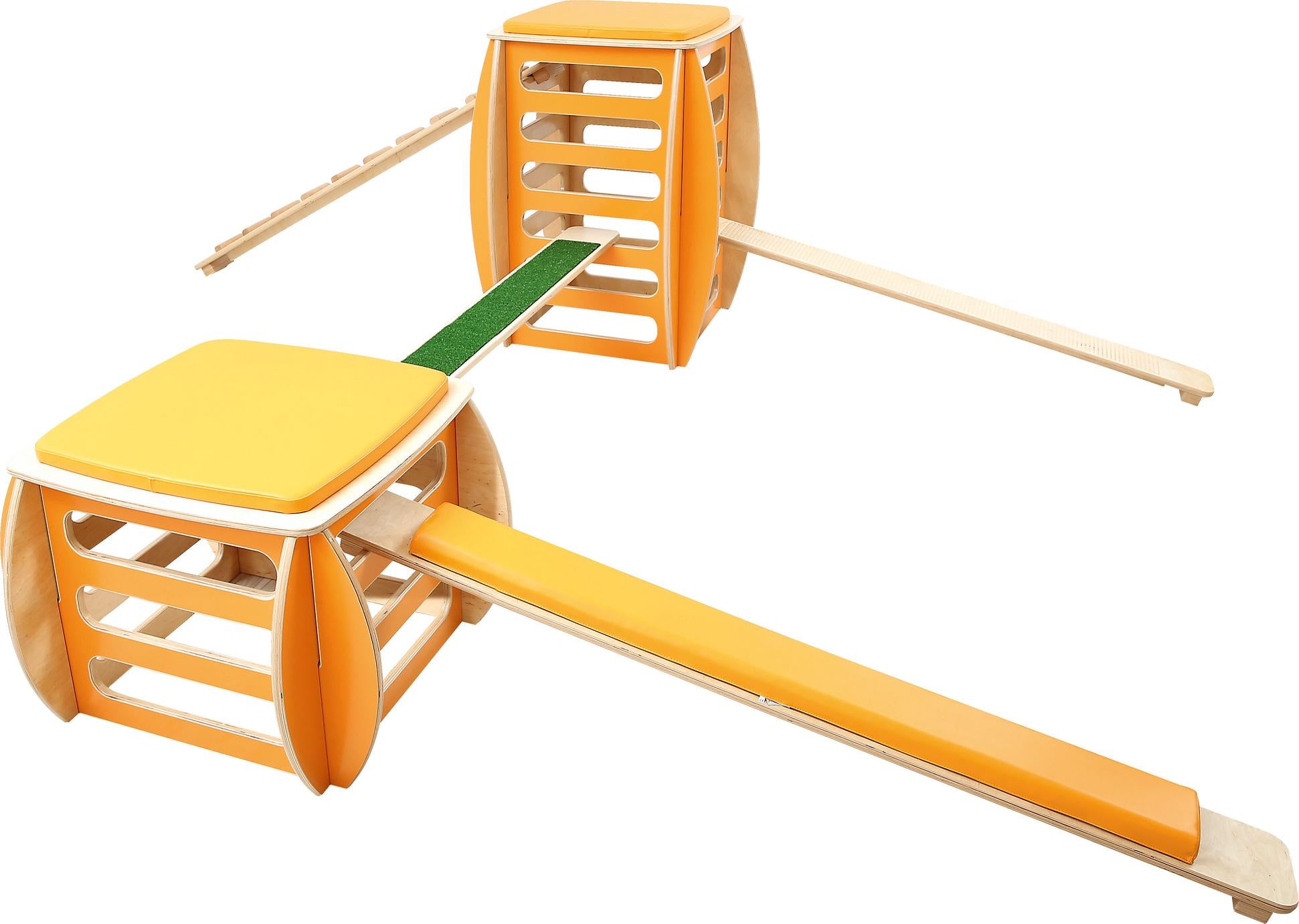 Turnpodest mit Zubehör für die Turnhalle, gelb-orange.