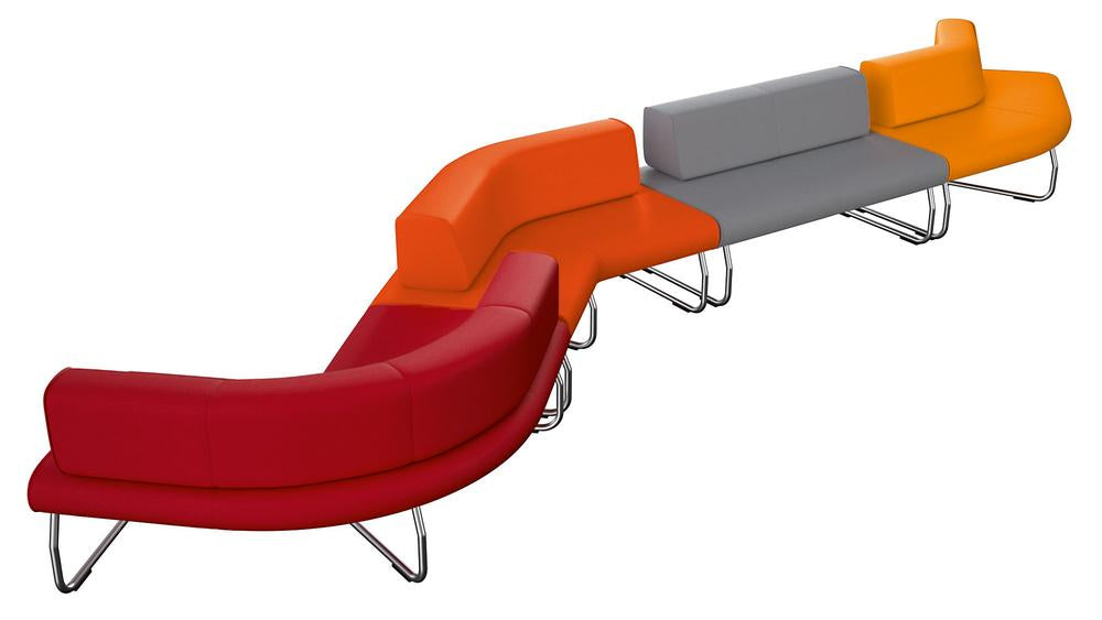 Modulare Sitzlandschaft Flow in Rot, Grau, Orange.