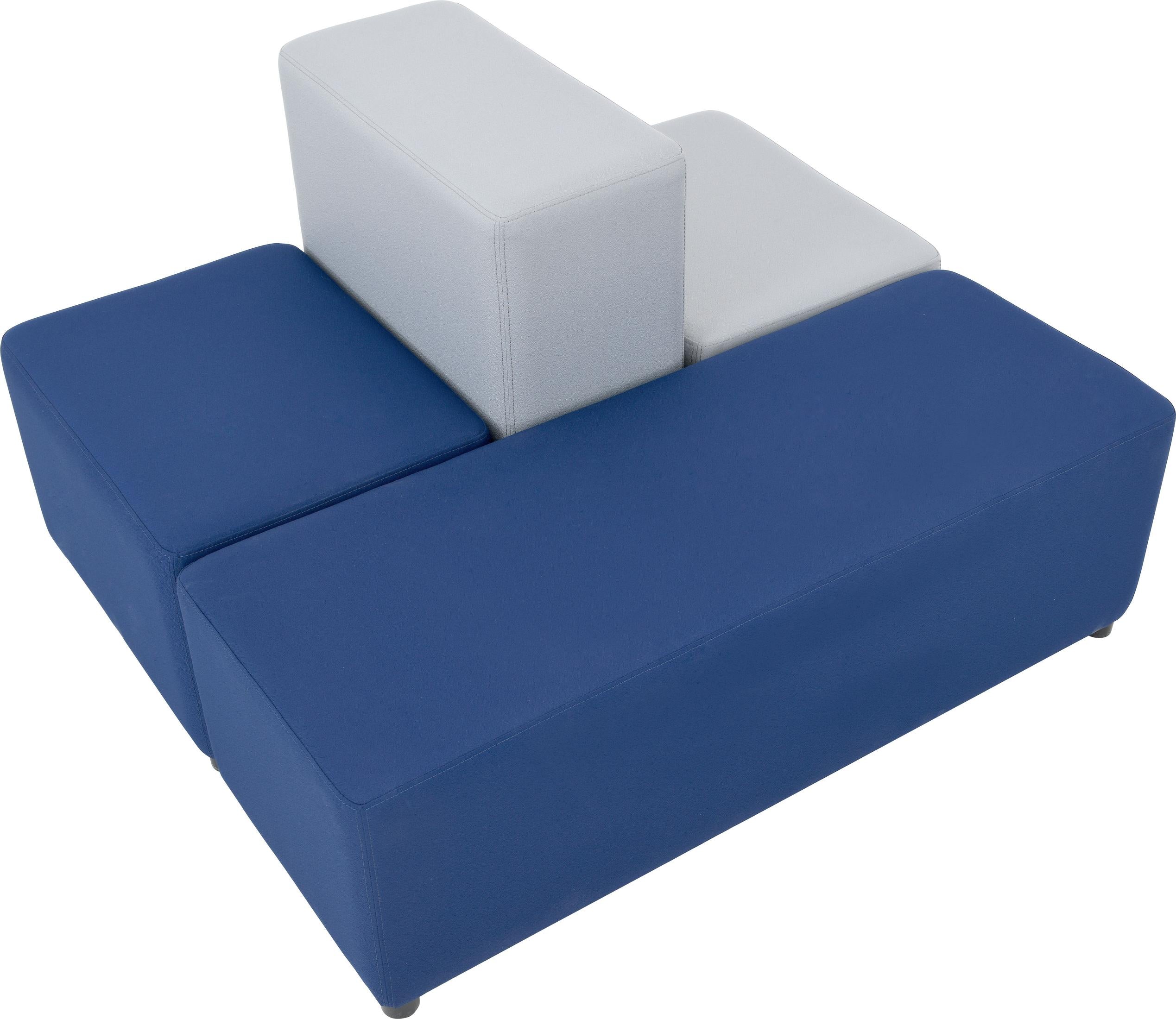 Modulare Sitzlandschaft in Blau und Hellgrau für Kitas.
