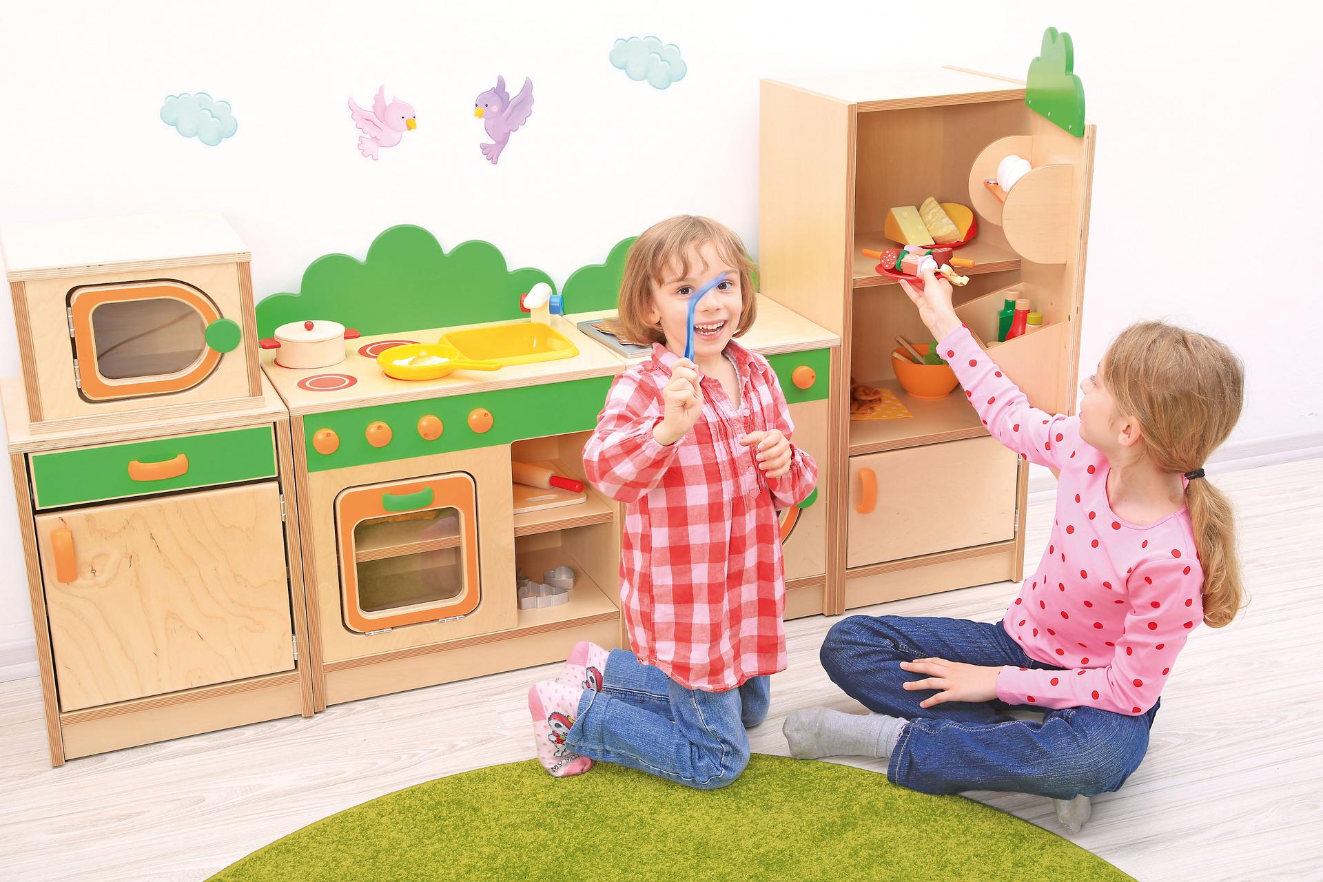 Kinder spielen mit Spielküche Hannah, Herd mit Spüle