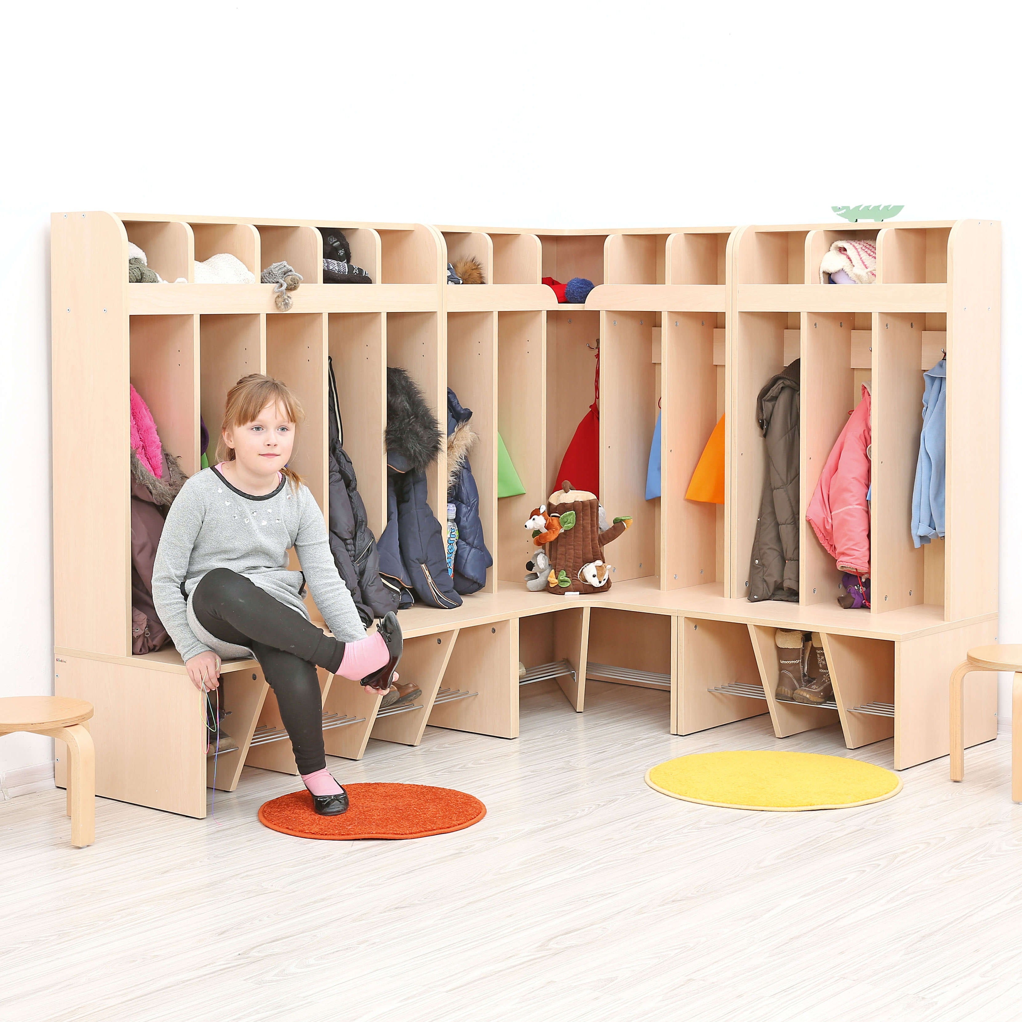 platzsparende Garderobe Mariposa mit Bank, Konfigurierbar - Versch. Farben Und Größen. Geeignet für Kita, Kindergarten und Schule.