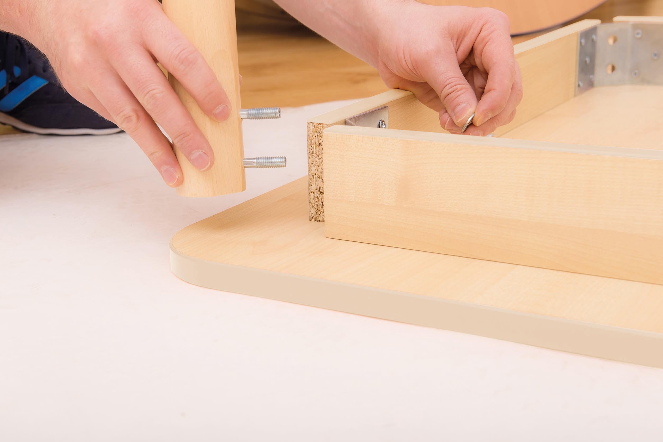 Tisch - versch. Farben, Formen und Höhen